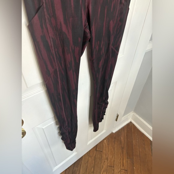 Lululemon Speed Tight IV | Painted Animal Bordeaux Drama Black | Size 6 - Picture 7 of 16